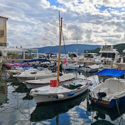 Hafen von Valun