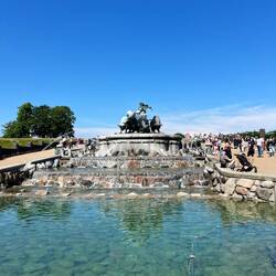 Der Gefion-Brunnen komplett.⛲️Die Menschen waren überall.😂
