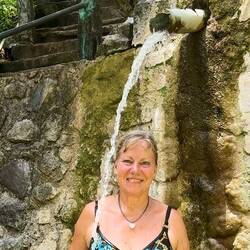 38 Grad warmes Wasser vom Vulkan