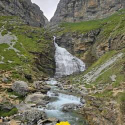 Cola de Caballo waterfall with Monte Perdido above.