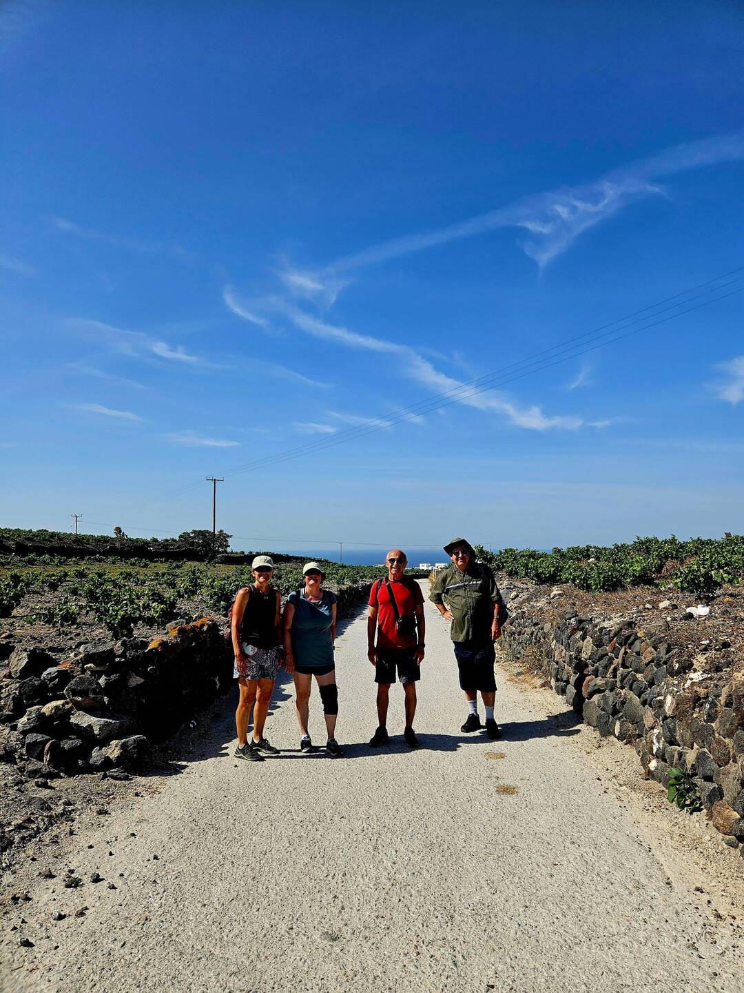 Marche jusqu'au village de Perissa