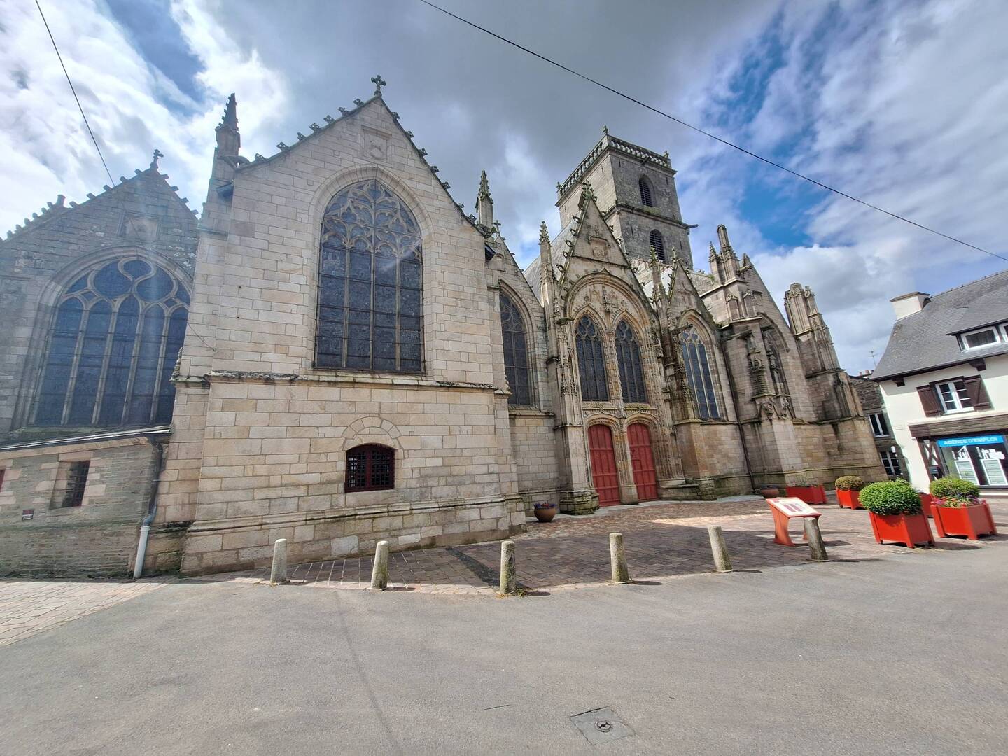 Kath. Kirche Saint-Armel in Ploërmel