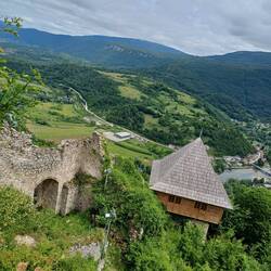 Blick in den Burghof auf den hergerichteten Turm
