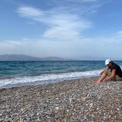 À la recherche de petites roches en forme de coeur!