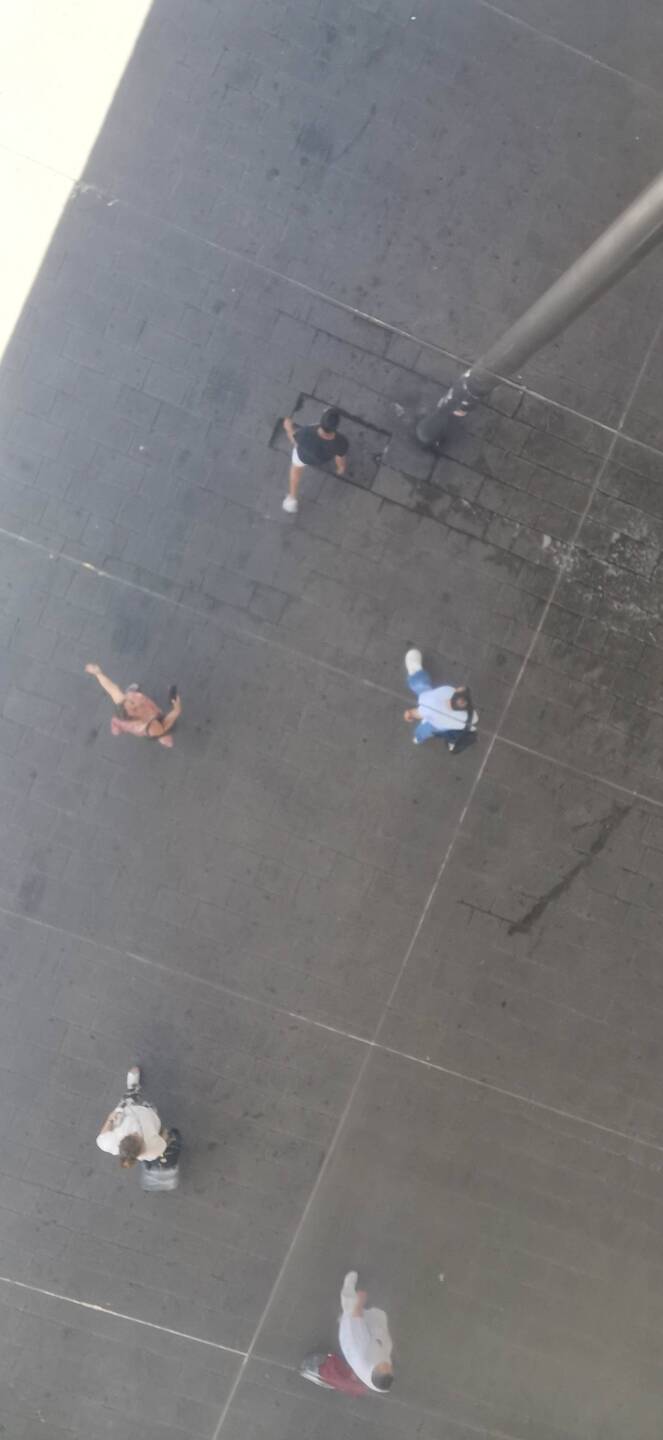 Das Spiegeldach am Hafen ist auch 11 Jahre alt...