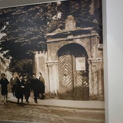Großformatige Bilder Krakaus im Treppenhaus