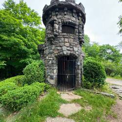 Monument dedicated in 1929.