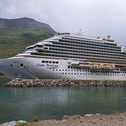 ....diese Pötte woanders parken würden.