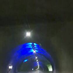 durch den Laedatstunnel, mit 24,5 km längster Straßentunnel der Welt