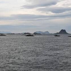 Inseln von Røst und im Hintergrund Væroy und Moskenes