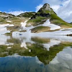..hochgekommen sind und wie ich den eiskalten Augstsee bewundern.