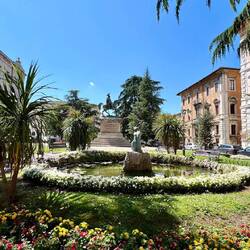 Kleine Oase auf der Piazza Italia