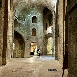 ... und bietet neben toller Atmosphäre auch kühlen Schatten.