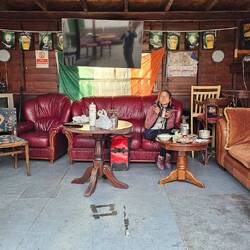 Repas dans l'arrière salle du pub