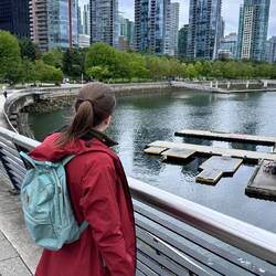 Little sister in a big city 😁