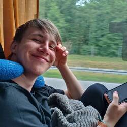 Julian strahlt Freude aus