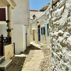 Path up the hill to the Catholic Church. Syros population is half catholic, half Greek Orthodox.
