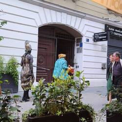 Living Statues in costume
