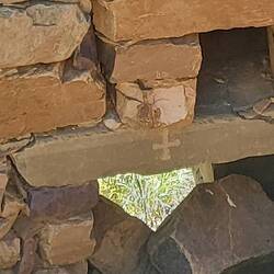 Das Kreuz ist noch an Ort & Stelle