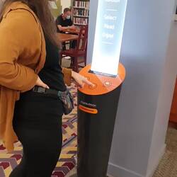 Hier gibt's einen Shortstory Automaten 🤗