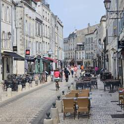 Bar neben Restaurant usw. 🥂