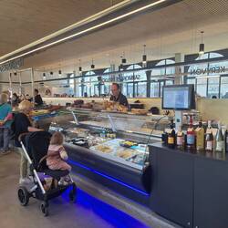 die moderne Halle - überwiegend Fisch und Meeresfrüchte