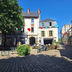 Altstadt, überall kleine Cafés