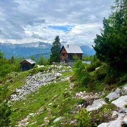 Bevor wir diesen erreichen, kommen wir an der Handleralm vorbei.