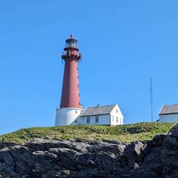 Früher wohnten hier 15 Personen inkl. Kinder und Lehrer - heute wird der Leuchtturm ferngesteuert