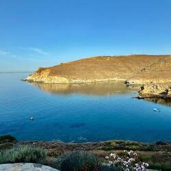 There are three little inlets off this bay so it's known as three lagoons.