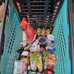 Erster Einkauf im einheimischen Kronan-Supermarkt