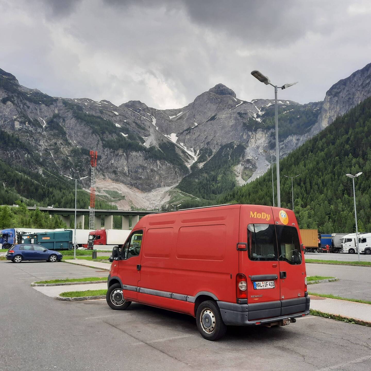 1.Halt in Österreich nach 1,1/2 h Stau vor 4Tunneln