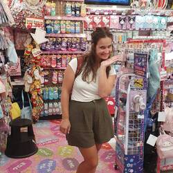 Hello Kitty in allen erdenklichen Farben über Formen?.. naja.