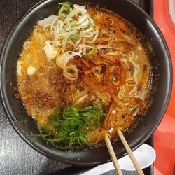 Zu unserem endgültigen Glück finden wir einen vegetarischen Ramen 🙂