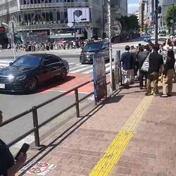 Menschenmassen auf der Shibuya Kreuzung.