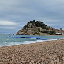 There were some kids playing on the dock as it moved like this!