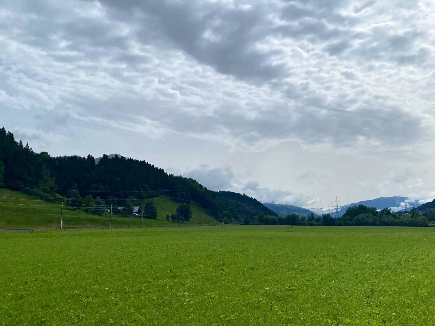… hinter mir …