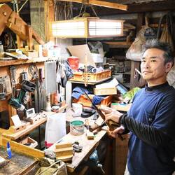 Mr. Ito in seiner Geta Werkstatt. Er ist die 4.Generation.