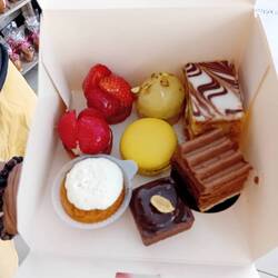 My own private café gourmand: Dinner is served!