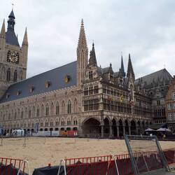 Ieper. In de middeleeuwen 40.000 inwoners en een van de belangrijkste steden in Europa
