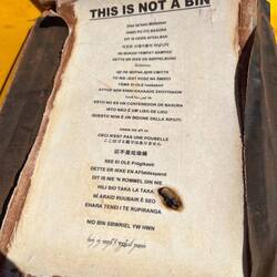 Sogar auf Elbisch steht der Hinweis 🧝‍♂️