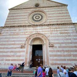 Basilica di Santa Chiara. Note the pink and white stone