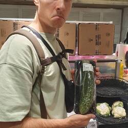 Eine Art von Gurke?! Eine bestimmte jap. Marke züchtet viele Pflanzensorten ins Extreme.