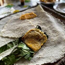 Weiß: Yuca-Tortilla; gelb: Yuca-Bananen-dessert