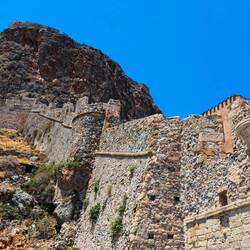 Les remparts de Monemvesia.