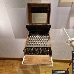 die berühmte Enigma (deutsche Verschlüsselungsmaschine)