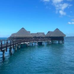 öisi Overwater Villa isch die ganz vorne rächts