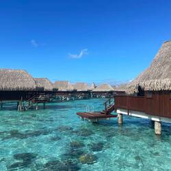 und alli Villas händ en direkte Zuegang is schöne warme Meer