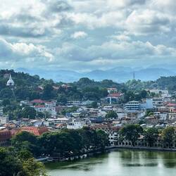 Kandy mit See