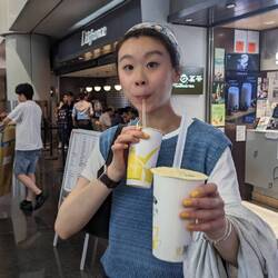 There she iiiiis, with bubble tea n all